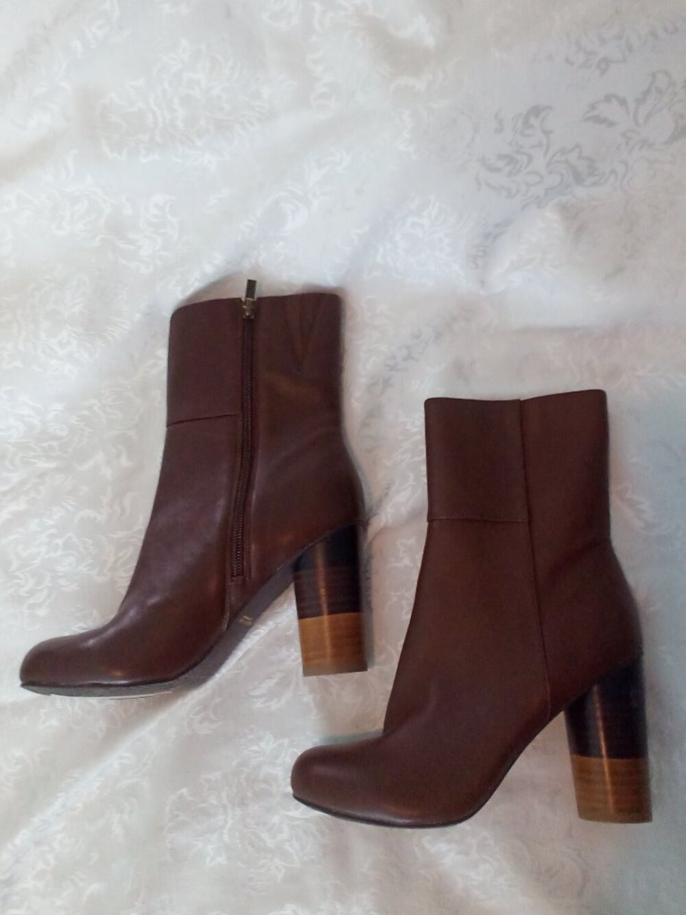 VERY VOLATILE SZ 8 LEATHER BOOTS SIDE ZIP 3.5" 3-TONE STACKED WOODEN HEAL BOOTS - Picture 3 of 16